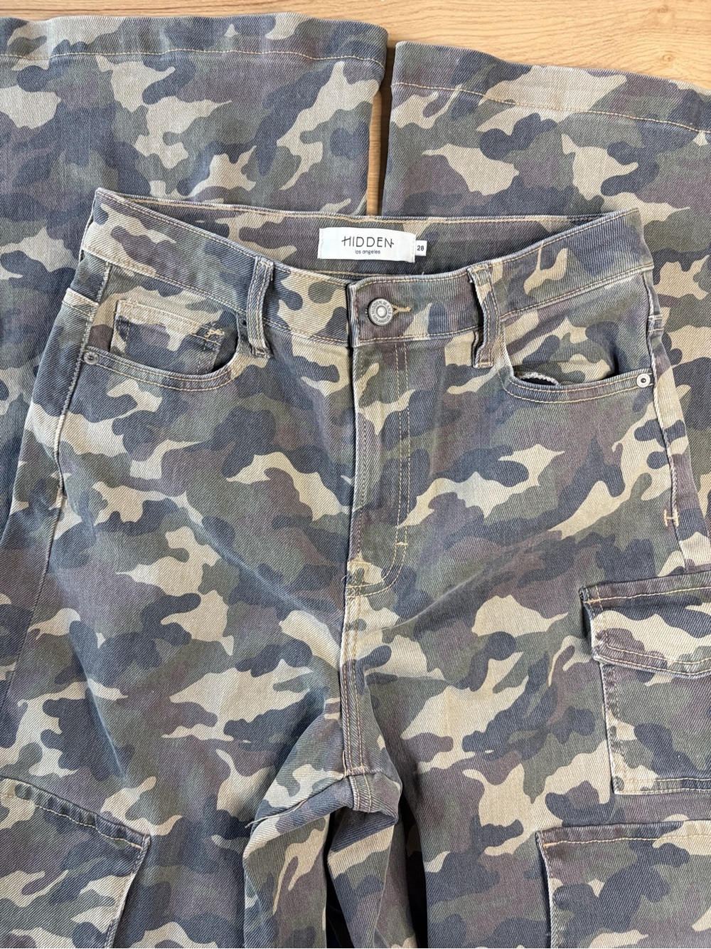 Hidden Los Angeles Nori High Rise Super Wide Leg Camo Cargo Jeans 28